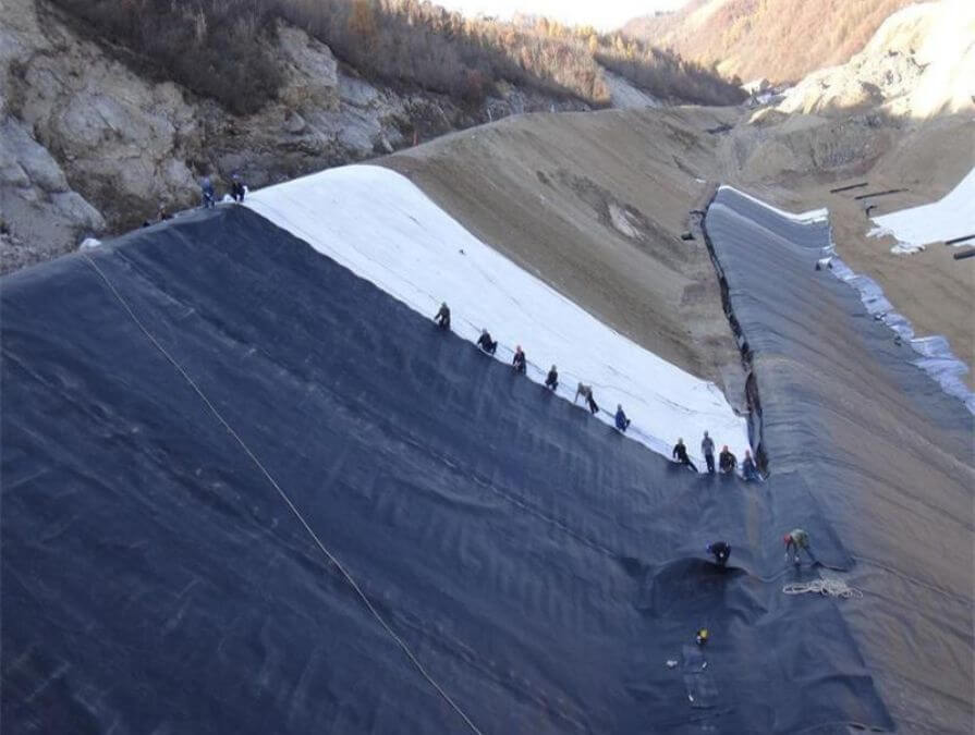 Geotextile Use With Geomembrane For Soil Stablization